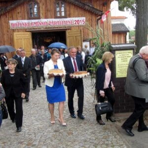 Wymarsz z kościoła 5