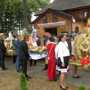 Wymarsz z kościoła 6