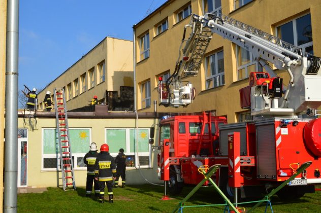 Pożar w szkole w Parzęczewie / fot. parzeczew.pl