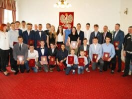 Stypendia i nagrody sportowe dla młodych zawodników / fot. umozorkow.pl