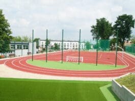 Budowa boiska przy Szkole Podstawowej nr 4 dobiega końca / fot. umozorkow.pl