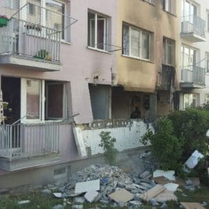 Wybuch butli z gazem w bloku przy ul. Sikorskiego