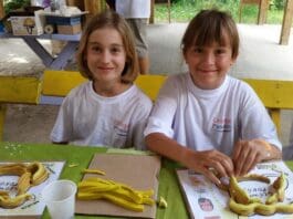 Dzieci budowały z Orange w Sokolnikach / fot. sokolnikilas.pl