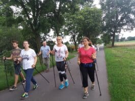 Niedzielne spacery z kijkami nordic walking w Solcy Małej