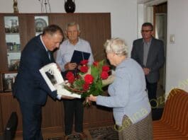Kolejni jubilaci uhonorowani przez Wójta / fot. ug-ozorkow.pl