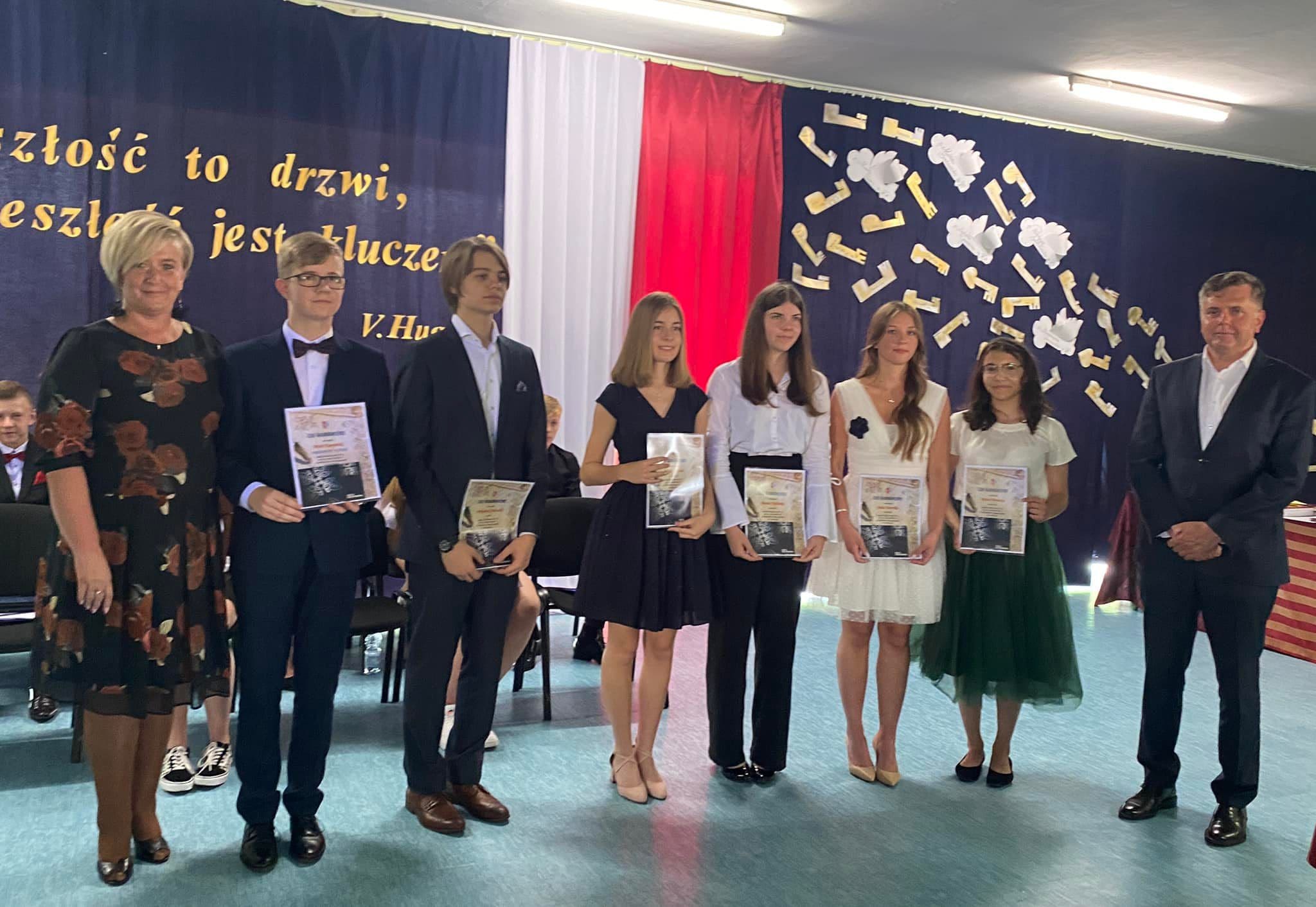 Zakończenie roku szkolnego klas ósmych w Szkole Podstawowej nr 2.