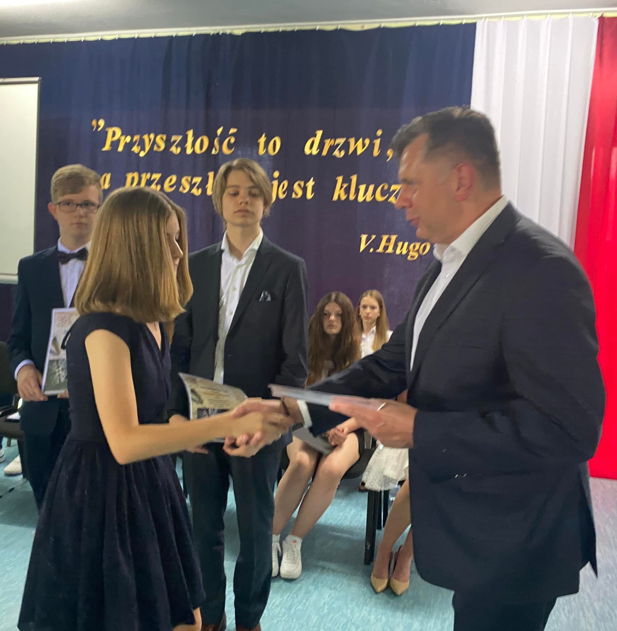 Zakończenie roku szkolnego klas ósmych w Szkole Podstawowej nr 2.