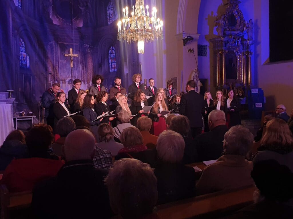 Chor-UKSW-w-Ozorkowie-podczas-7-Ozorkowskiego-Festiwalu-Muzyki-Kameralnej.jpg