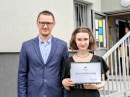Nagroda dla Julii Czerwińskiej, absolwentki Szkoły Podstawowej w Modlnej - Michał Kowalski