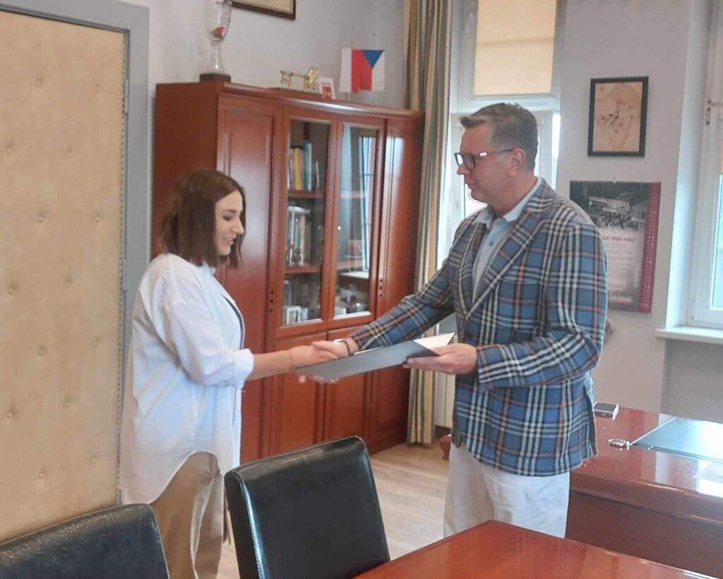 Wreczenie-aktow-nadania-awansu-zawodowego-nauczyciela-mianowanego.jpeg