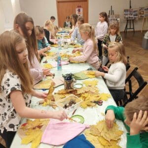 1701262446_180_Warsztaty-plastyczne-z-Pania-Agata-czyli-listopadowa-tworczosc.jpg