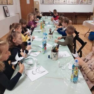 1701262446_420_Warsztaty-plastyczne-z-Pania-Agata-czyli-listopadowa-tworczosc.jpg