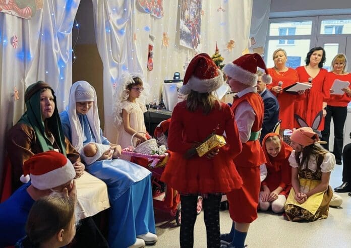Świąteczne Jasełka Uczniów Zespołu Szkół Specjalnych – Magia Bożego Narodzenia Świąteczne Jasełka Uczniów Zespołu Szkół Specjalnych – Magia Bożego Narodzenia w Uroku Przyjacielskiej Wspólnoty