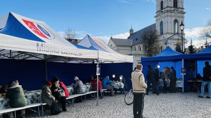 Wielka Wigilia w Ozorkowie: Blisko 200 mieszkańców spotkało się na Wigilia dla samotnych i potrzebujących