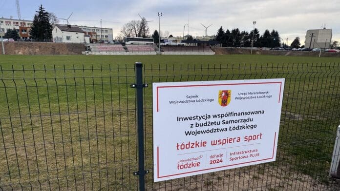  Piłkarze LKS „Orzeł Parzęczew” oraz Akademii Piłkarskiej Parzęczew rundę wiosen...