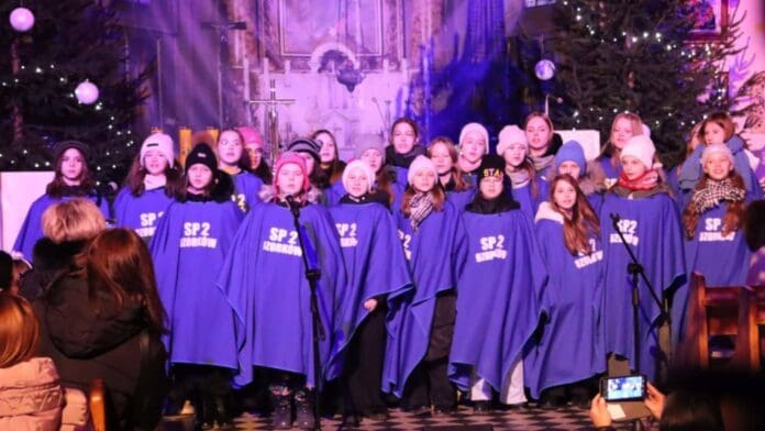 Złote Głosy Ozorkowa: Koncert Kolęd w Kościele św. Józefa z W niedzielę, 19 stycznia, w kościele św. Józefa w Ozorkowie, odbyły się koncert ...