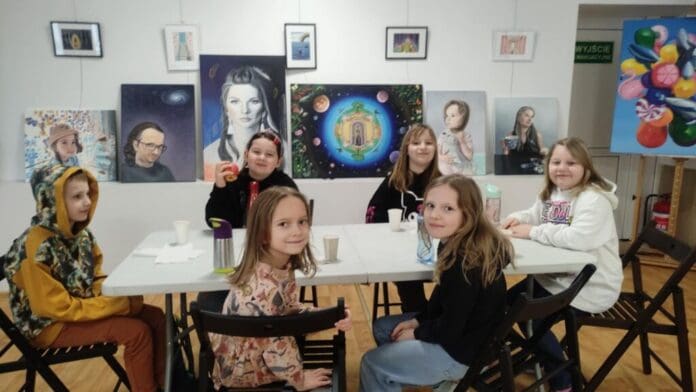 Nowe trendy w komunikacji: Jak zmienia się sposób korzystania z Półkolonie zimowe 2025 – fotorelacja