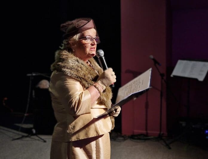 Radosne świętowanie Dnia Kobiet w Ozorkowie: Kabaret i taniec przeniosły Kilka słów o Dniu Kobiet w Klubie Seniora