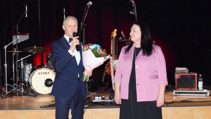 Muzyczne Święto Kobiet w Parzęczewie: Emocje, Życzenia i Słodkie Przysmaki Drogie Panie, dziś Wasz dzień!...