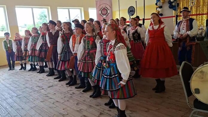 Wystep-Zespolu-Piesni-i-Tanca-Boruta-w-utworze-W-moim.jpg (notitle)